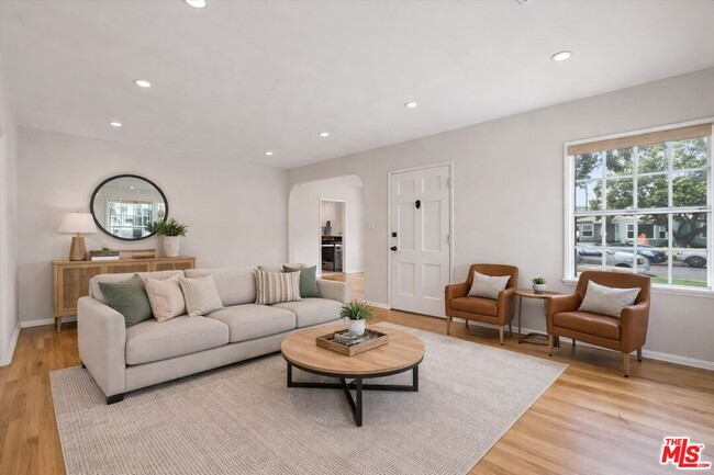 Building Photo - 8348 Reading Ave