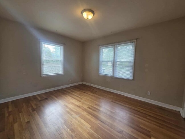 Building Photo - Spacious home for rent!