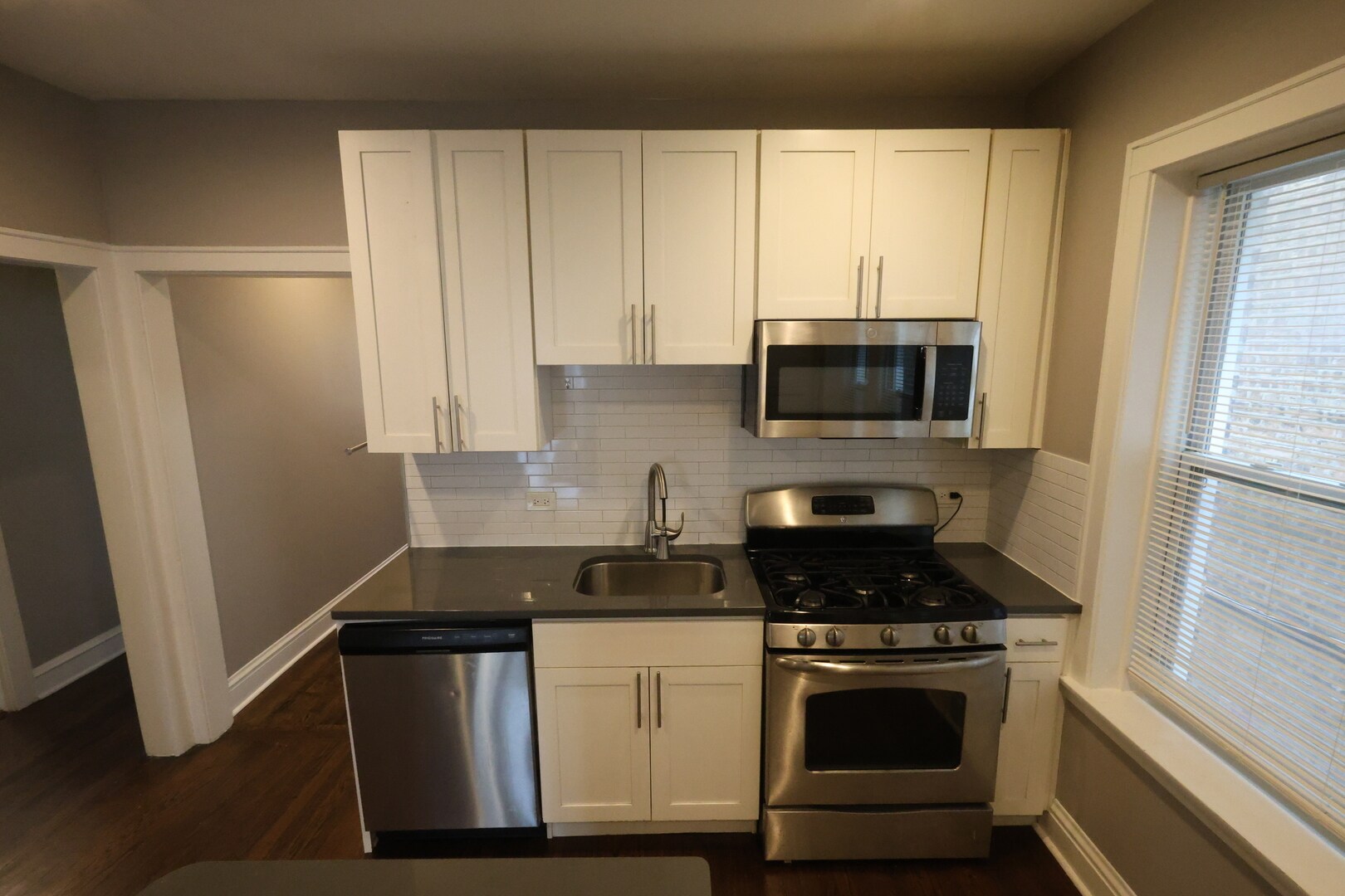 Building Photo - 5653 N Talman Ave