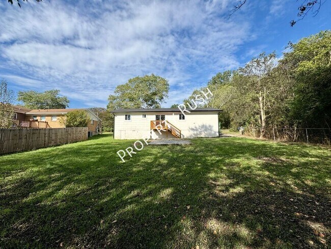 Building Photo - 824 Clift St
