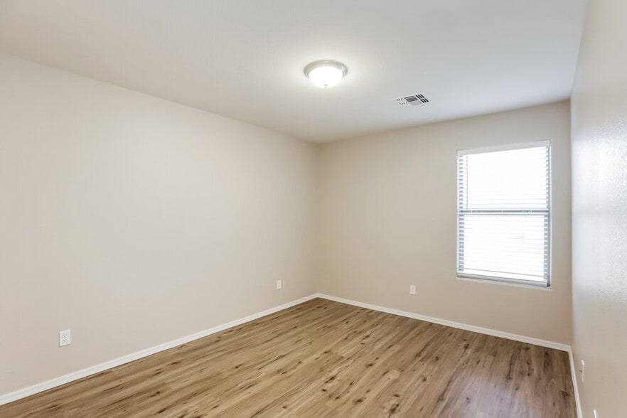 Building Photo - 2768 S 160th Ln