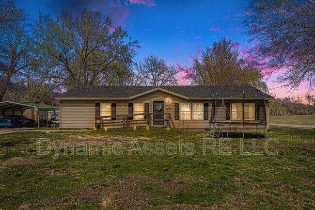 Building Photo - 405 Falletti St