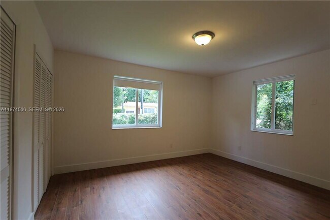 Building Photo - 2436 SW 19th Ave