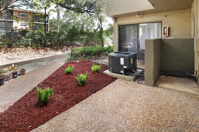Building Photo - 2590 Coral Springs Dr