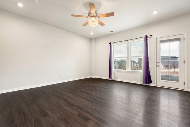 Building Photo - Welcome to this stunning 3-bed, 3-bath home located in the vibrant community of Wake Forest, NC.