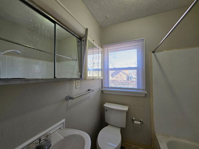 Building Photo - 15 Edmonds St