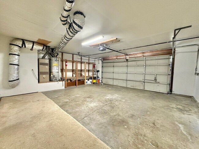 Building Photo - 768 Rose Dr