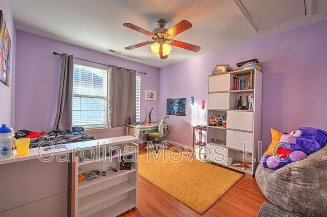 Building Photo - 512 S Orchard Farms Ave