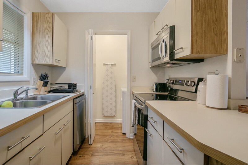 Building Photo - 1006 Brookhollow Dr