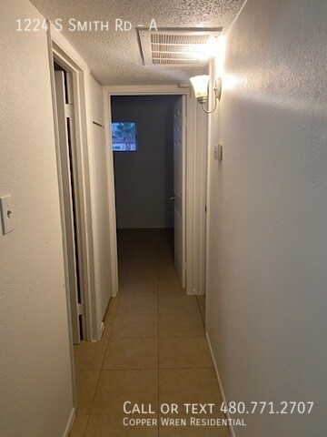 Building Photo - 1224 S Smith Rd