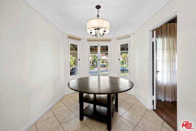 Building Photo - 208 S Rodeo Dr