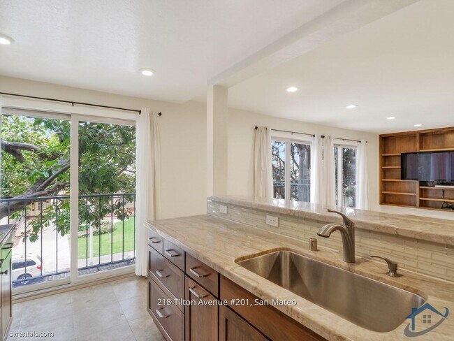 Building Photo - 218 Tilton Ave