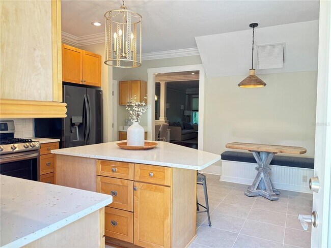 Building Photo - 324 Julia Pl