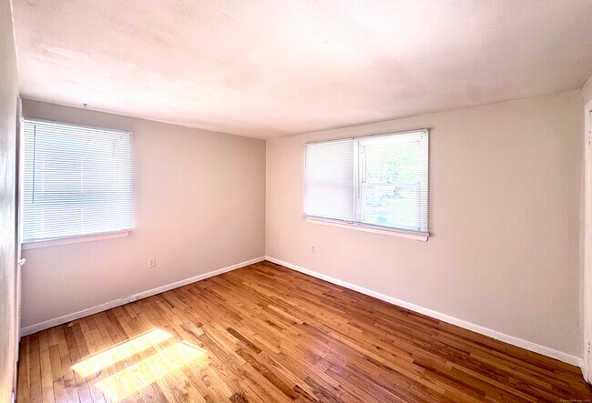 Building Photo - 40 Mettler St