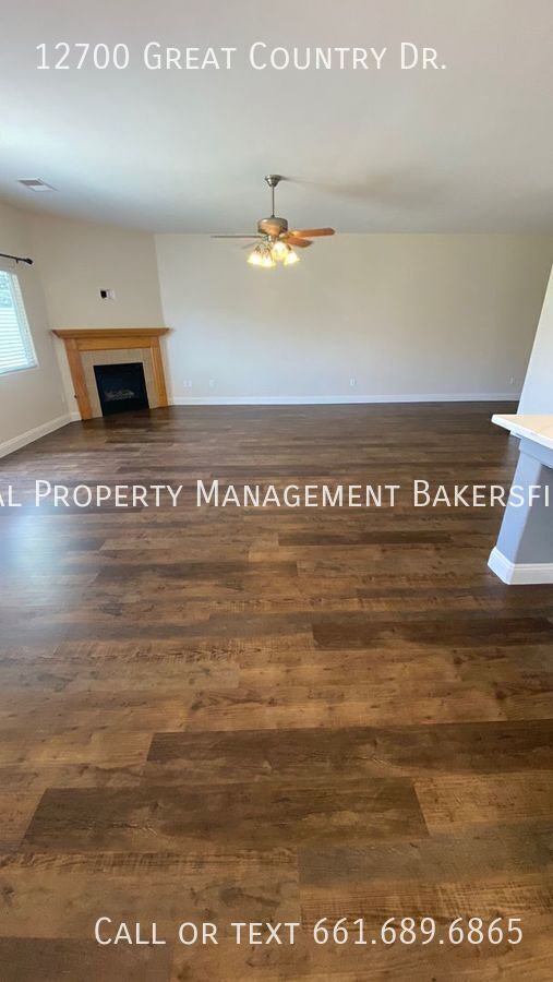 Building Photo - 12700 Great Country Dr