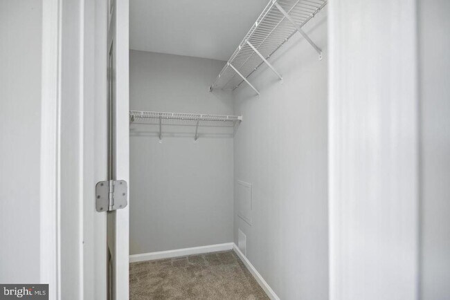 Building Photo - 7135 Ladd Cir