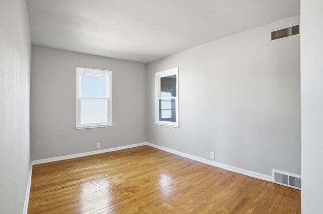 Building Photo - Spacious 3-Bed Home with Finished Basement and Extra Room