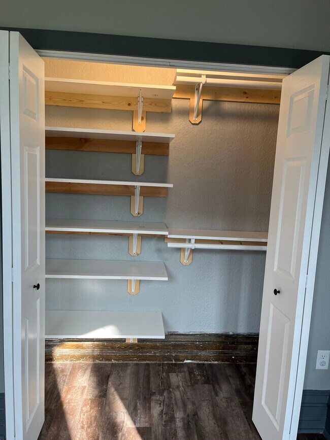 Building Photo - 532 Otter Ave