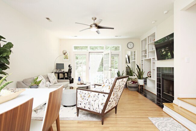 Building Photo - $500 Off 1st Month's Rent! Pet-Friendly End-Unit with Walkable Forest Lakes Lifestyle