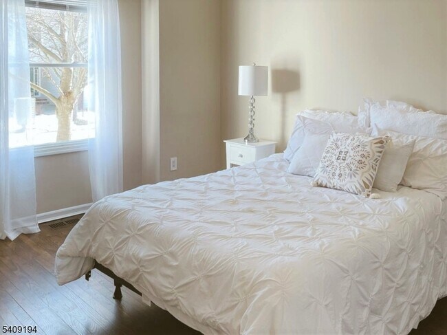 Building Photo - 11 Magnolia Ln