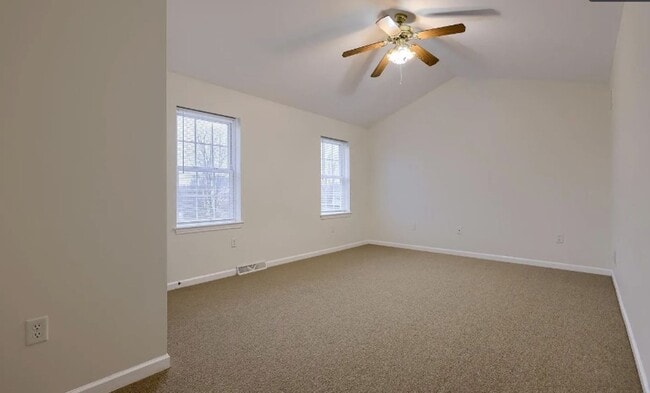 Building Photo - Updated Townhome available now!