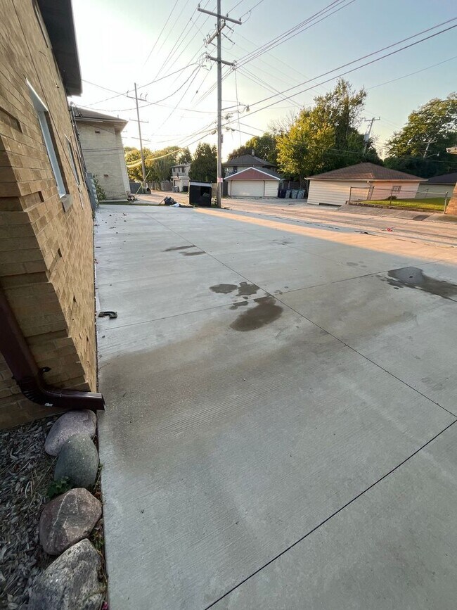 Interior Photo - 7825 W Hampton Ave (8 Unit)