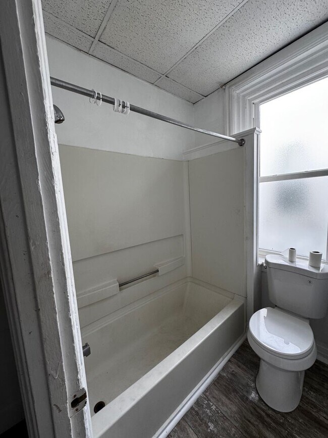 Building Photo - 4 Bedroom Row Home-39 N 10th St, Lebanon, PA