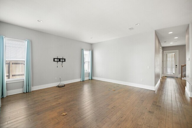 Building Photo - 56 Penelope St