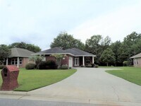 Building Photo - Spacious 3 Bed/2 Bath Home on Wooded Lot
