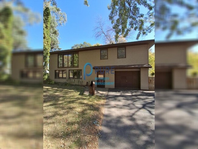 Primary Photo - Beautiful Burnsville 3 Bedroom / 2 Bath Ho...