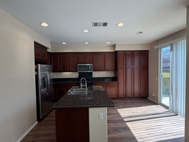 Building Photo - 40184 Annapolis Dr
