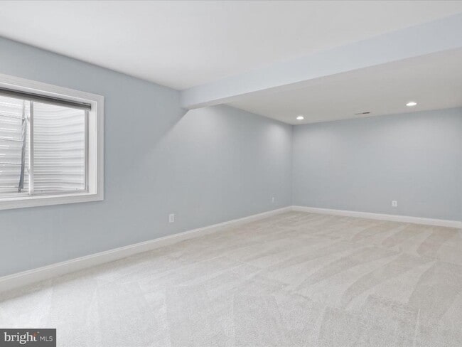 Building Photo - 41595 Revival Dr