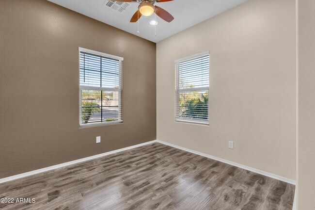 Building Photo - 10807 W El Cortez Pl