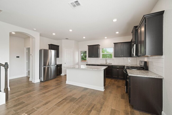 Building Photo - 4 Bedroom 3 Bathroom located in Copper Can...