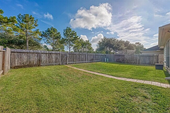 Building Photo - 5523 Stoneridge Ct