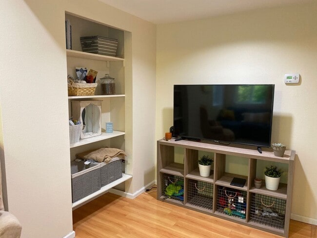 Building Photo - Ward Apartments LLC