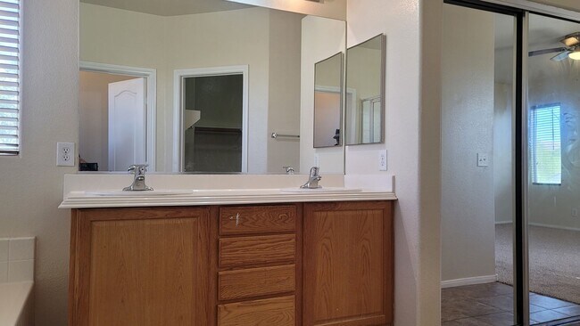 Building Photo - Spacious home in Southern Highlands