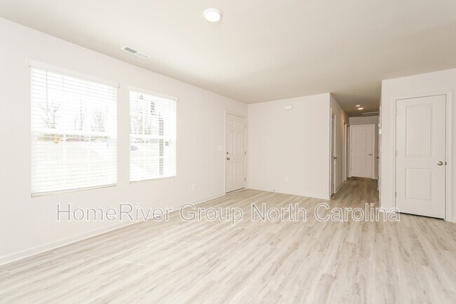 Building Photo - 2814 Carrollwood Dr