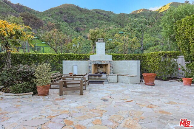 Building Photo - 17620 Camino De Yatasto