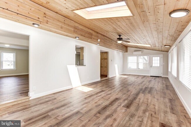 Building Photo - 17212 Brown Rd