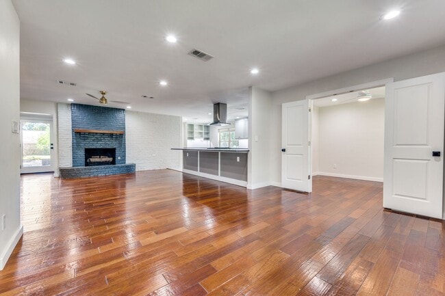 Building Photo - Extraordinary Irving Home on Quiet cul-de-sac!