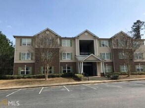Building Photo - Great Location! Accepts Section 8!
