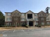 Building Photo - Great Location! Accepts Section 8!