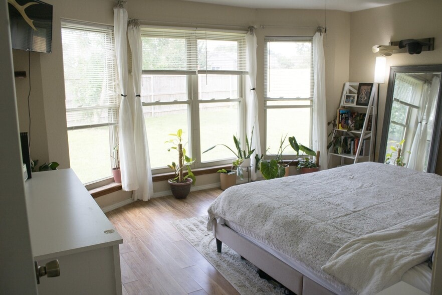 Building Photo - 4715 NE Bell Ave