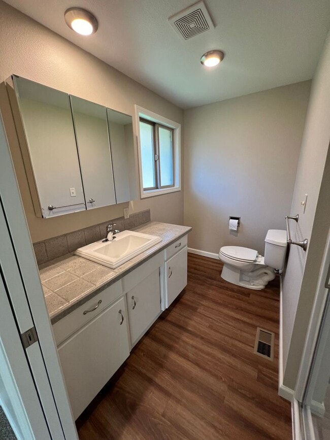 Building Photo - Beautiful Newly Renovated 3 Bedroom Home