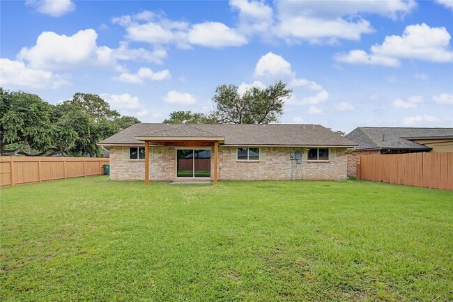 Building Photo - 6343 Maple Hill Dr