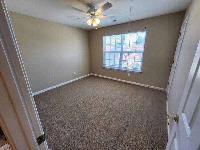 Building Photo - 1594 Overview Cir SW