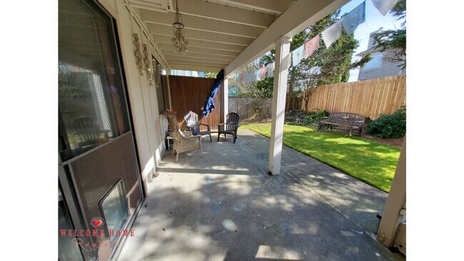 Building Photo - HUGE 5-BEDROOM home with separate BONUS ROOM!!  Large fenced yard!!!