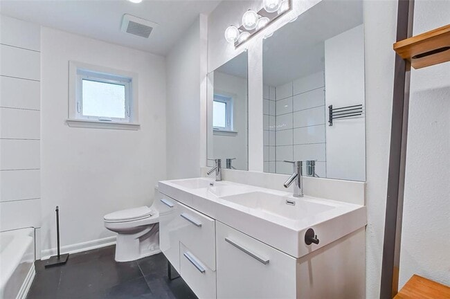 Building Photo - Very attractive home on large corner lot.