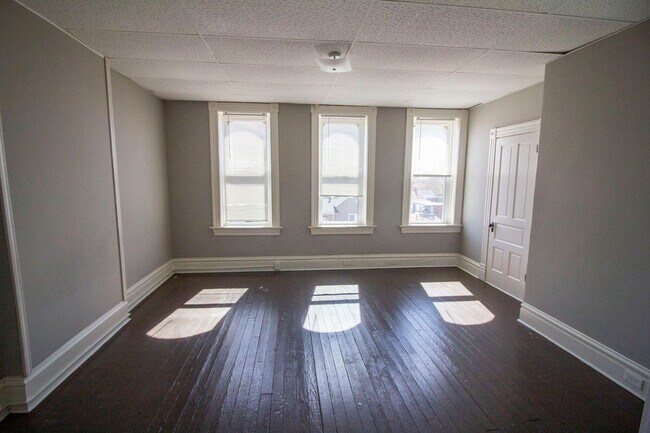 Building Photo - 4265 Oleatha Ave